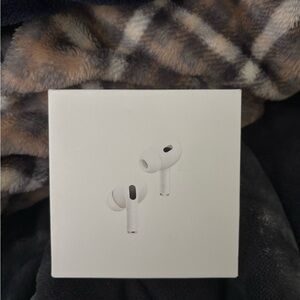 Off-White Earbud Headphones - White